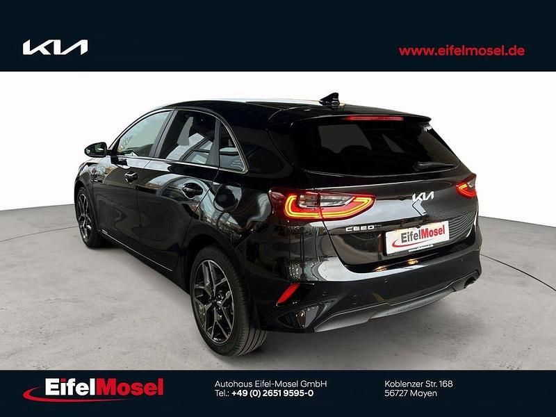 Neu Kia Ceed 140 PS (102 kW) 2026 Schwarz Kleinwagen