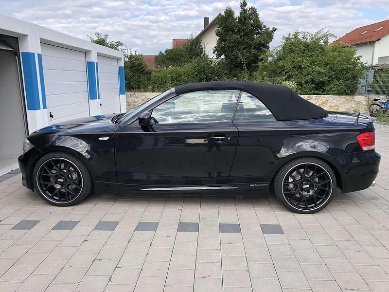 Schwarz Gebraucht 2011 BMW 135 Cabriolet Performance Cabrio | 22.999 € (Teuer) - Bild 1/4