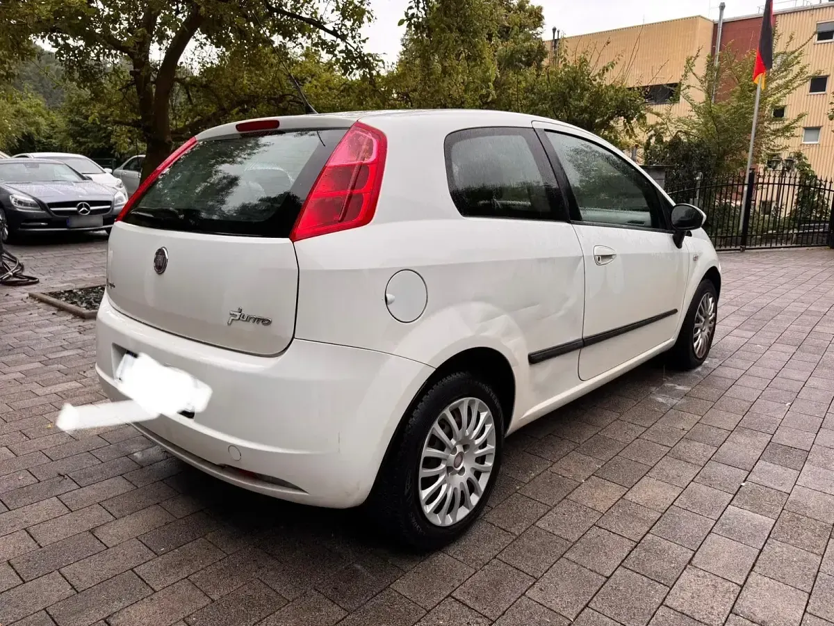 Gebraucht Fiat Grande Punto 77 PS (56 kW) 2009 Weiß Kleinwagen