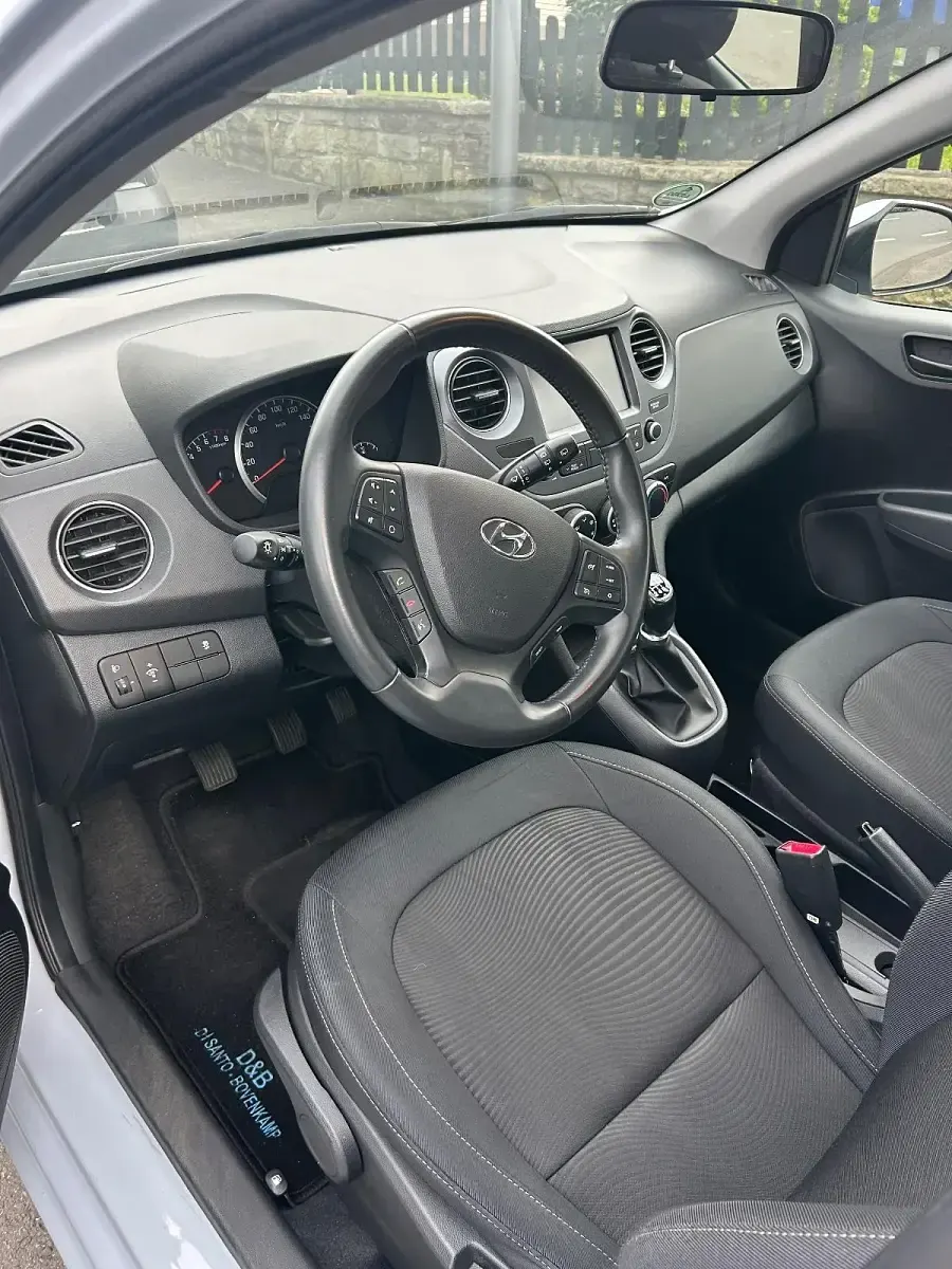 Gebraucht Hyundai i10 67 PS (49 kW) 2019 Grau Kleinwagen