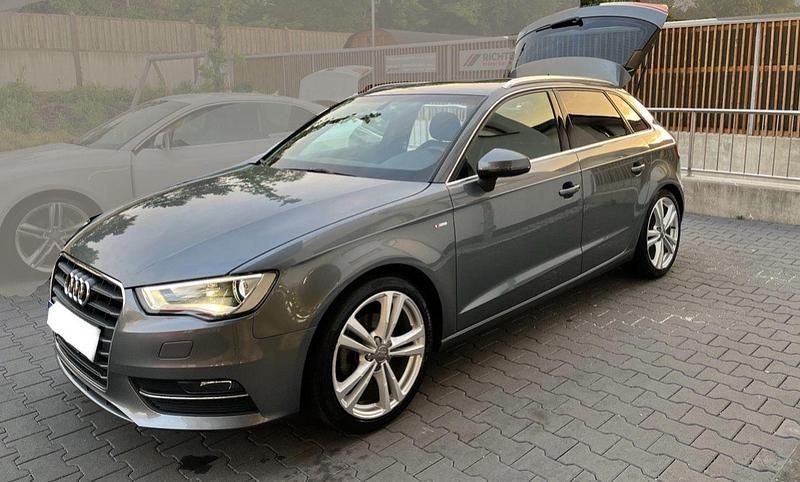 Grau Gebraucht 2013 Audi A3 Sportback S-Line Kleinwagen | 11.600 € (Fairer Preis) - Bild 1/4