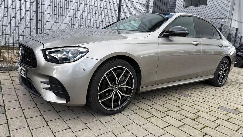 Mojavesilber Gebraucht 2021 Mercedes E300 AMG line Limousine | 33.990 € (Guter Preis) - Bild 1/4