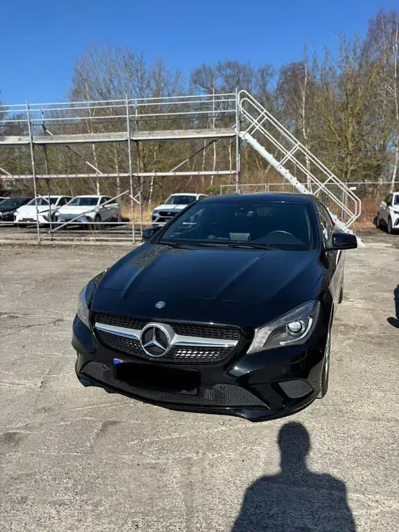 Gebraucht Mercedes CLA180 Urban 122 PS (89 kW) 2015 Schwarz Limousine