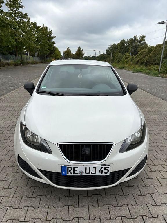 Weiß Gebraucht 2009 Seat Ibiza Limousine | 2.700 € (Guter Preis) - Bild 1/4