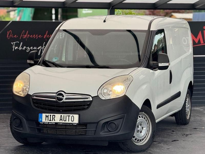 Weiß Gebraucht 2017 Opel Combo Van / Kleinbus | 8.900 € - Bild 1/4