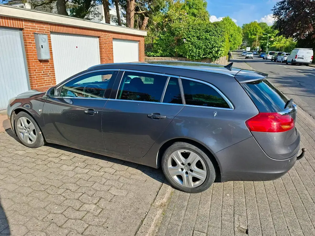 Gebraucht Opel Insignia 163 PS (119 kW) 2010 Grau Kombi