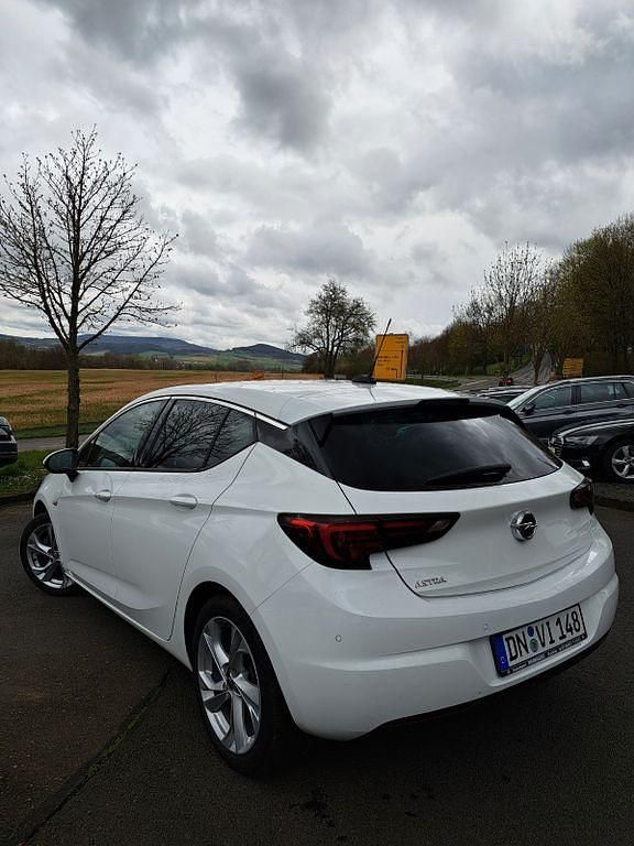 Weiß Gebraucht 2021 Opel Antara Elegance SUV | 12.500 € - Bild 1/4