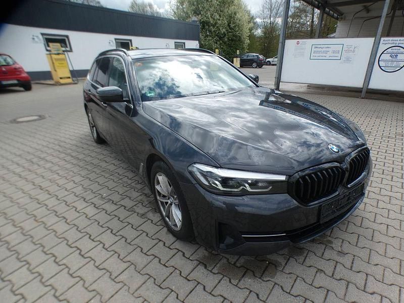 Gebraucht BMW 520 190 PS (139 kW) 2022 Sophistograu Kombi