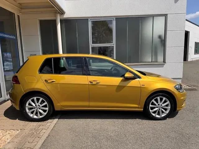 Używany VW Golf VII Join 150 KM (110 kW) 2018 Żółty Sedan/Limuzyna