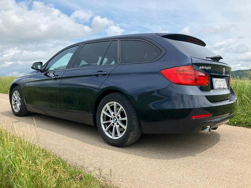Gebraucht BMW 318 143 PS (105 kW) 2013 Blau Kombi