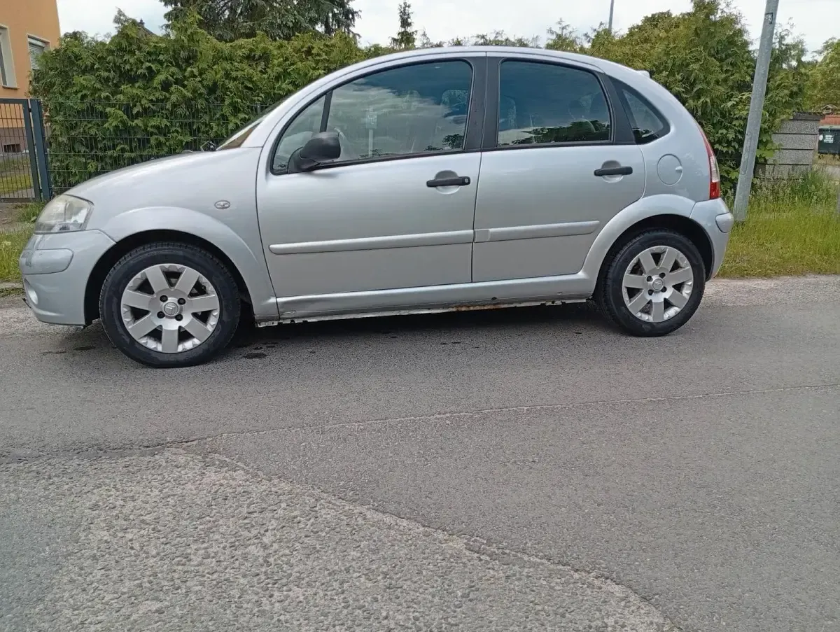Usado Citroën C3 Advance 60 CV (44 kW) 2009 Plateado Berlina