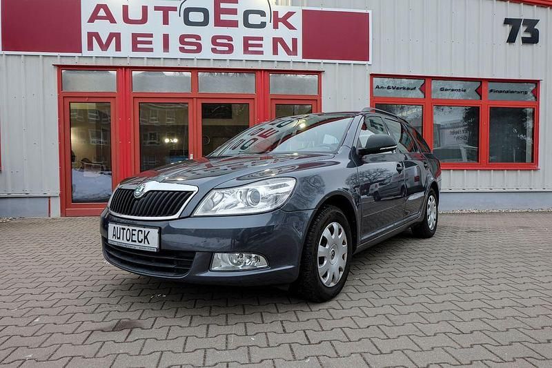 Gebraucht Skoda Octavia Classic 102 PS (75 kW) 2011 Grau Kombi
