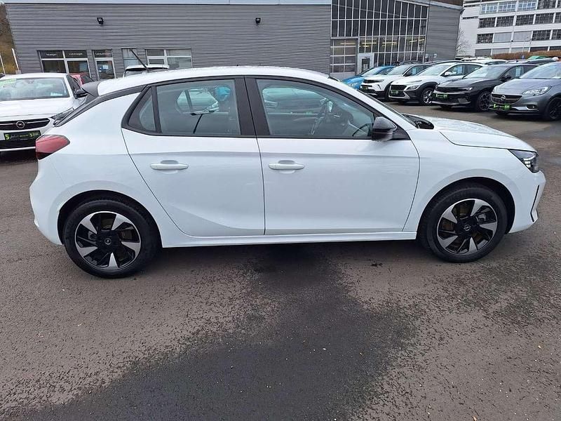 Gebraucht Opel Corsa-e Edition 100 kW (136 PS) 2023 Arktis weiß Kleinwagen