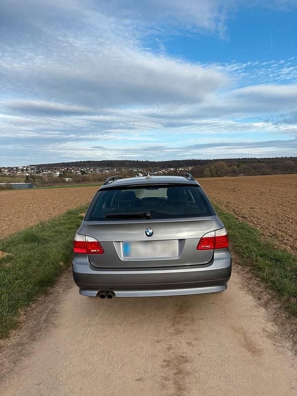 Gebraucht BMW 530 235 PS (172 kW) 2010 Grau Kombi