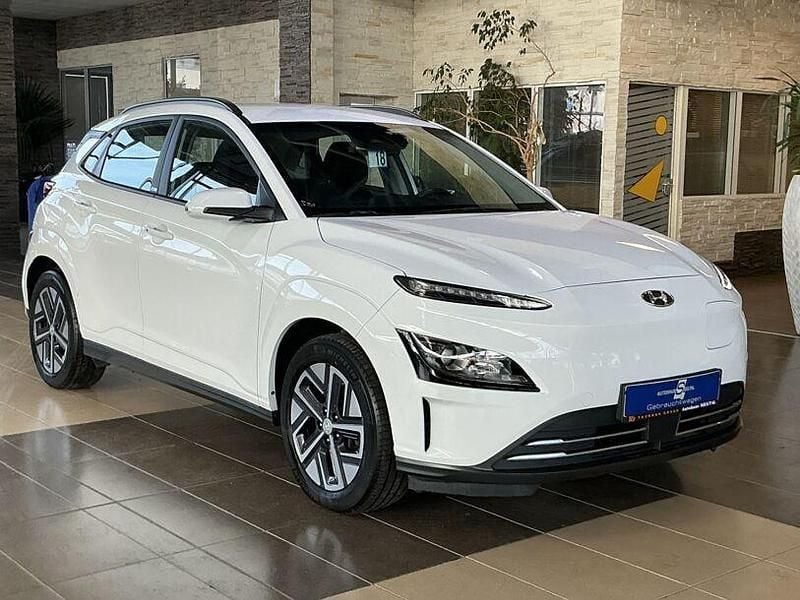 Gebraucht Hyundai Kona Select 100 kW (136 PS) 2021 Weiß SUV