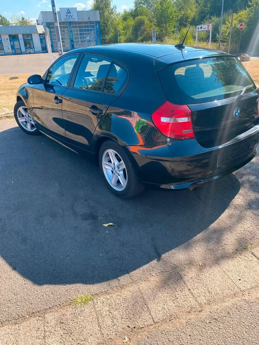 Gebraucht BMW 116 122 PS (89 kW) 2008 Schwarz Kleinwagen