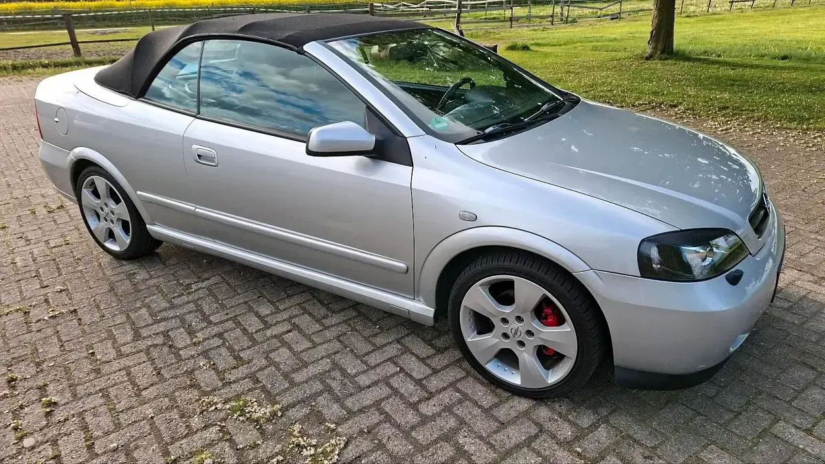 Gebraucht Opel Astra Cabriolet 147 PS (108 kW) 2002 Silber Cabrio