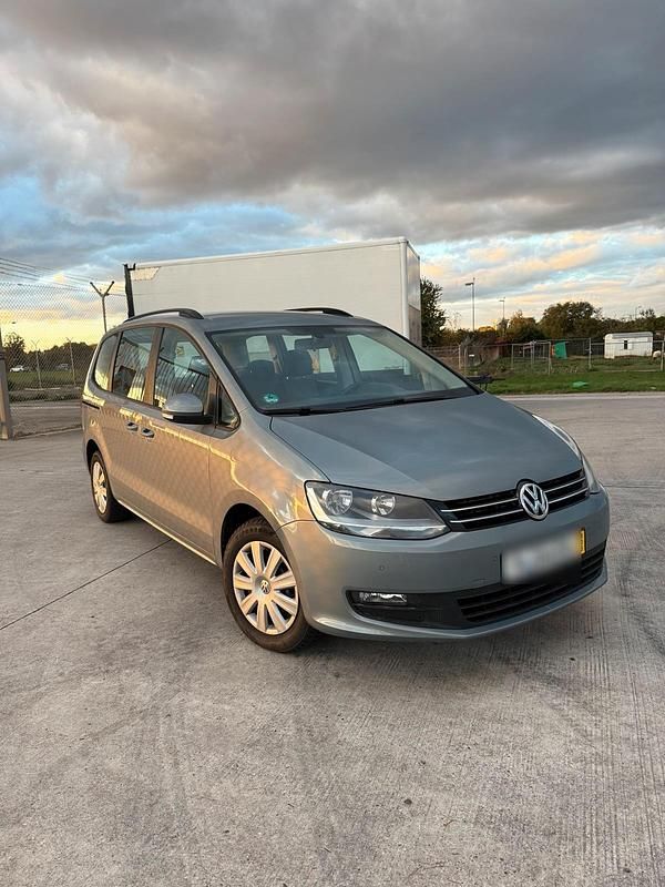 Grau Gebraucht 2010 VW Sharan Van / Kleinbus | 7.999 € (Fairer Preis) - Bild 1/4