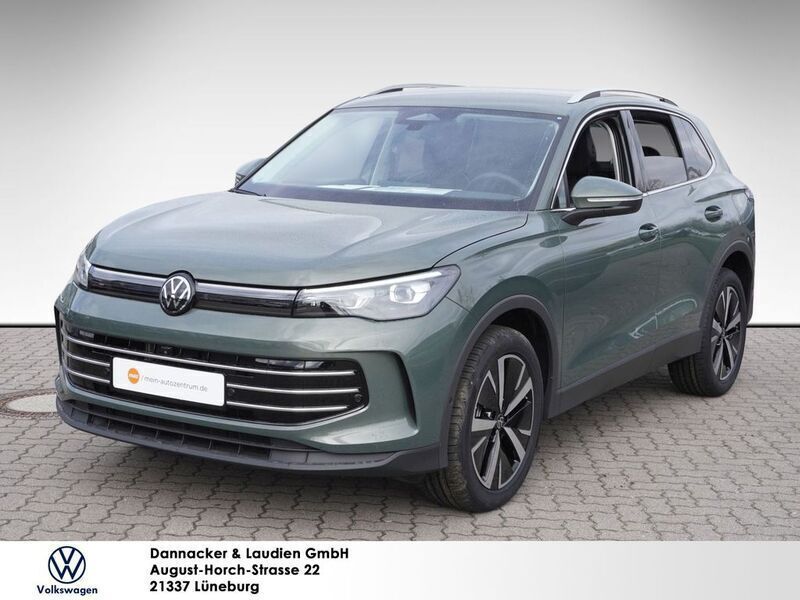 Cipressinogrün metallic Gebraucht 2024 VW Tiguan Elegance SUV | 48.555 € - Bild 1/4