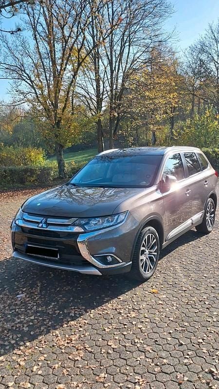 Gebraucht Mitsubishi Outlander Top 150 PS (110 kW) 2017 Braun SUV