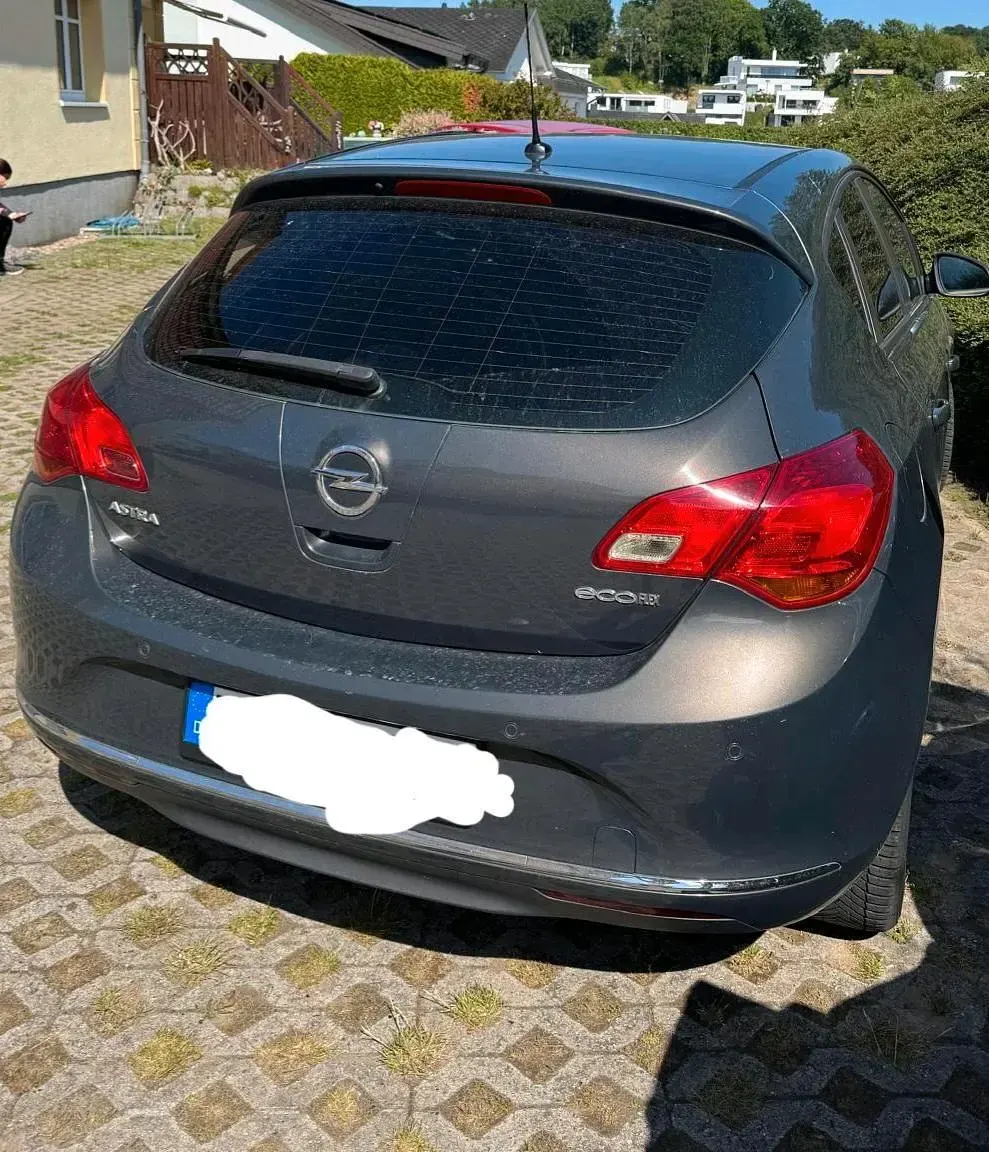 Gebraucht Opel Astra 90 PS (66 kW) 2013 Kleinwagen
