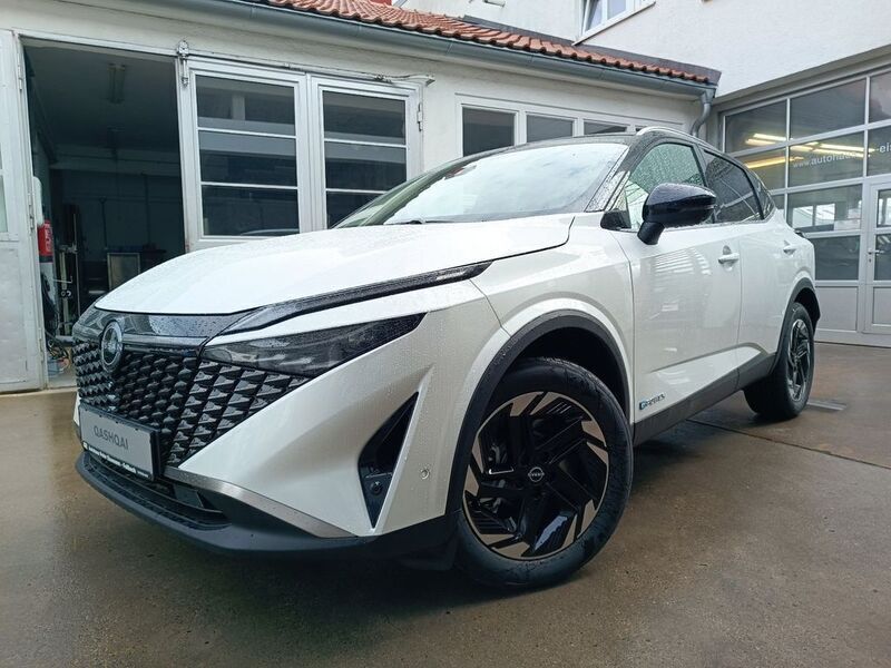 Pearl white (m) / black Gebraucht 2024 Nissan Qashqai N-Connecta SUV | 32.950 € (Superpreis) - Bild 1/4