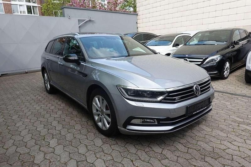 Gebraucht VW Passat Highline 150 PS (110 kW) 2019 Pyrit silber Kombi