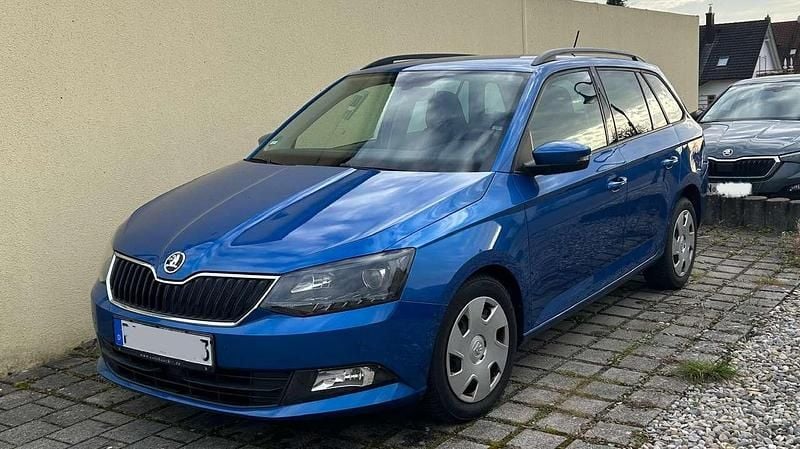 Blau Gebraucht 2015 Skoda Fabia Ambition Kombi | 8.900 € (Fairer Preis) - Bild 1/4