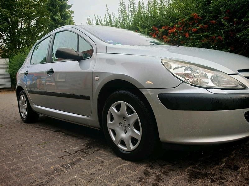 Silber Gebraucht 2003 Peugeot 307 Limousine | 1.599 € - Bild 1/4