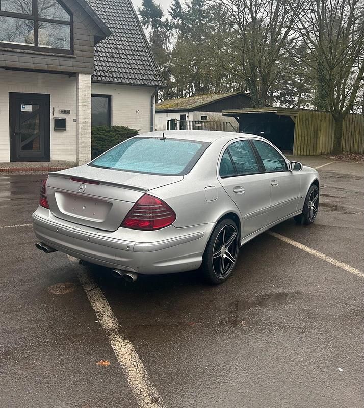 Gebraucht Mercedes E320 AMG line 268 PS (197 kW) 2005 Silber Limousine