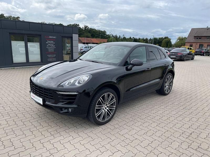 Tiefschwarz Gebraucht 2014 Porsche Macan S SUV | 37.880 € (Fairer Preis) - Bild 1/4
