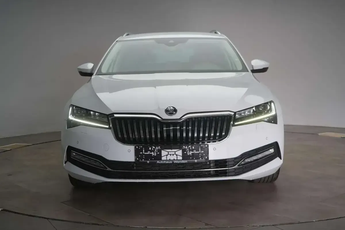 Gebraucht Skoda Superb Style 150 PS (110 kW) 2022 Moon white Kombi