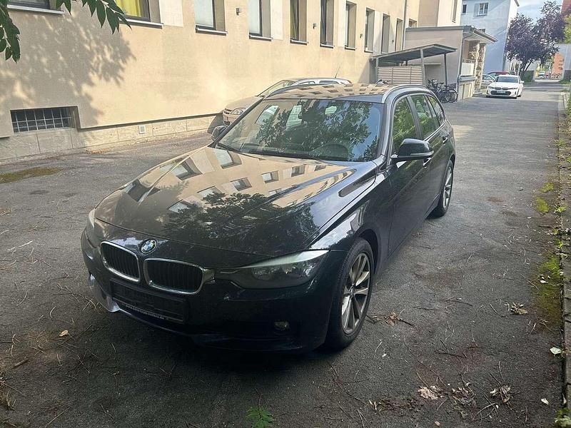 Schwarz Gebraucht 2015 BMW 318 Comfort Edition Kombi | 9.000 € (Teuer) - Bild 1/4