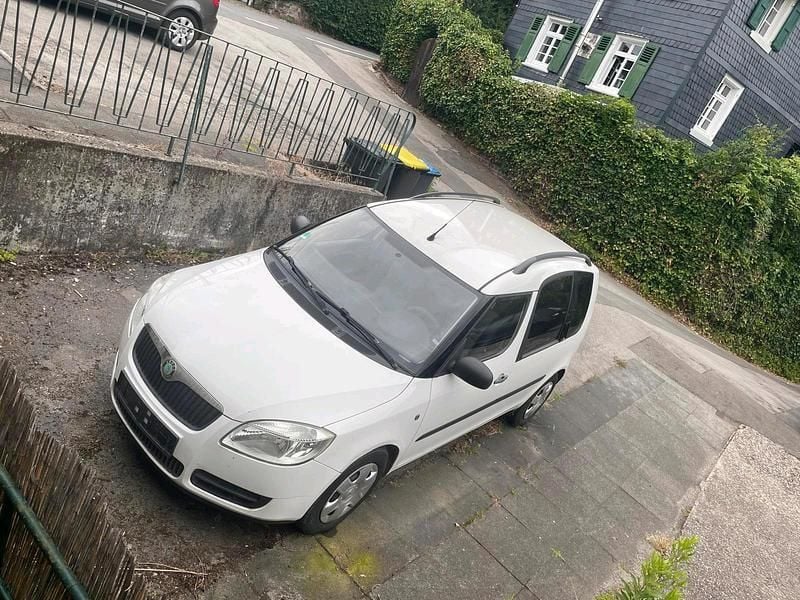 Weiß Gebraucht 2009 Skoda Roomster Kombi | 1.100 € (Superpreis) - Bild 1/4