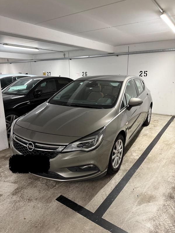Grau Gebraucht 2015 Opel Astra Limousine | 8.400 € - Bild 1/4