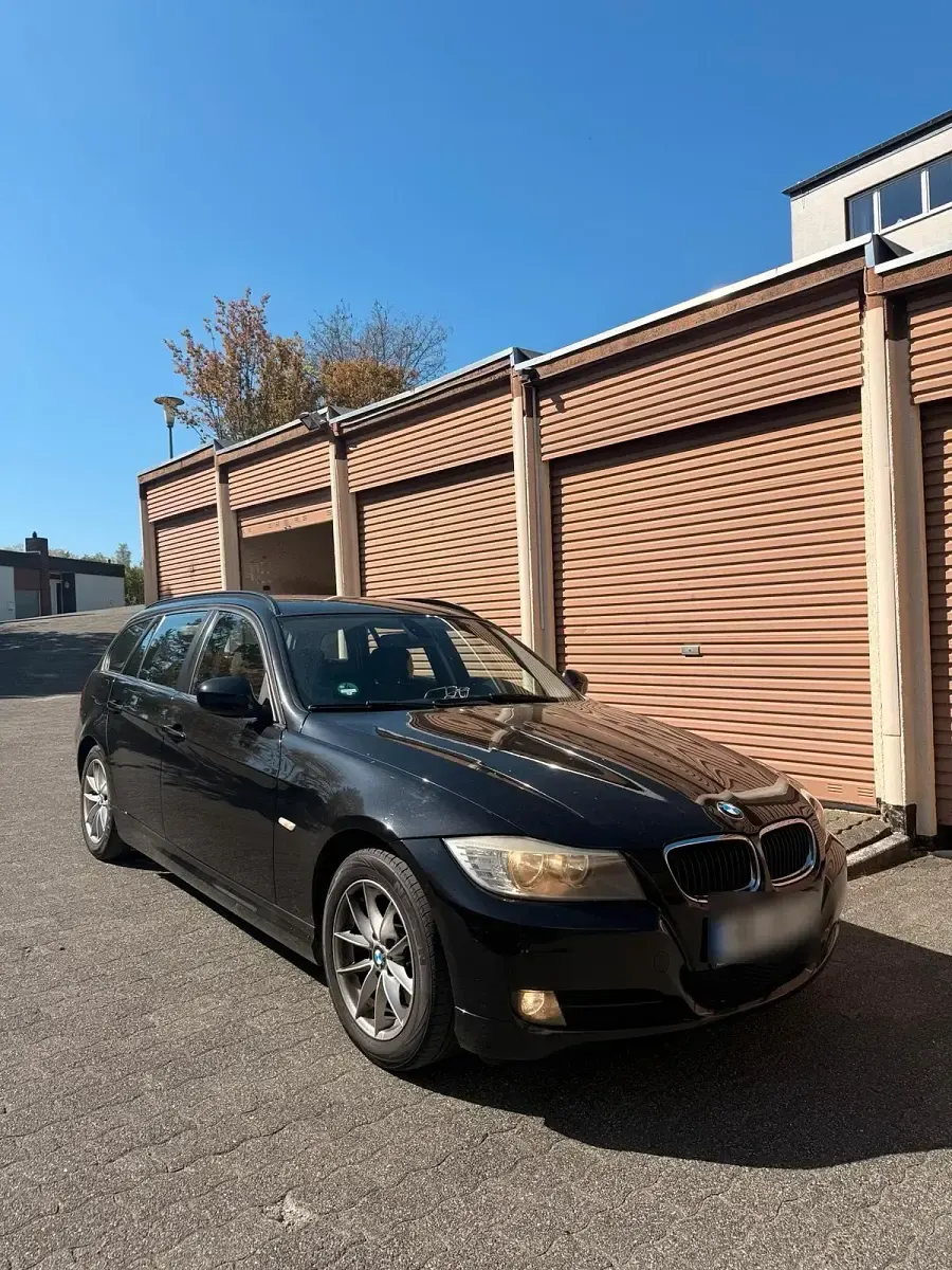 Gebraucht BMW 318 143 PS (105 kW) 2011 Schwarz Kombi