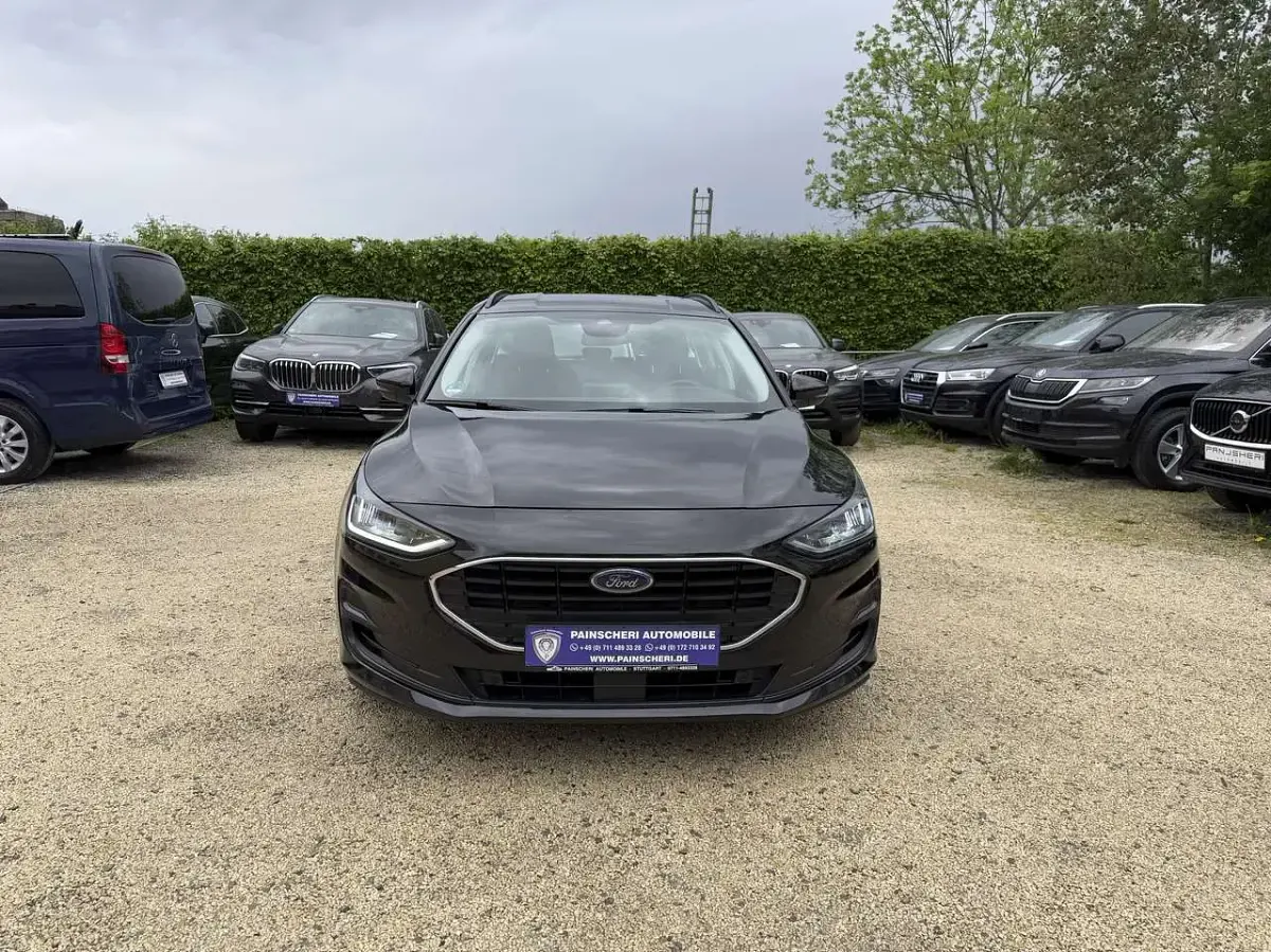 Usado Ford Focus Cool & Connect 120 CV (88 kW) 2022 Negro Familiar