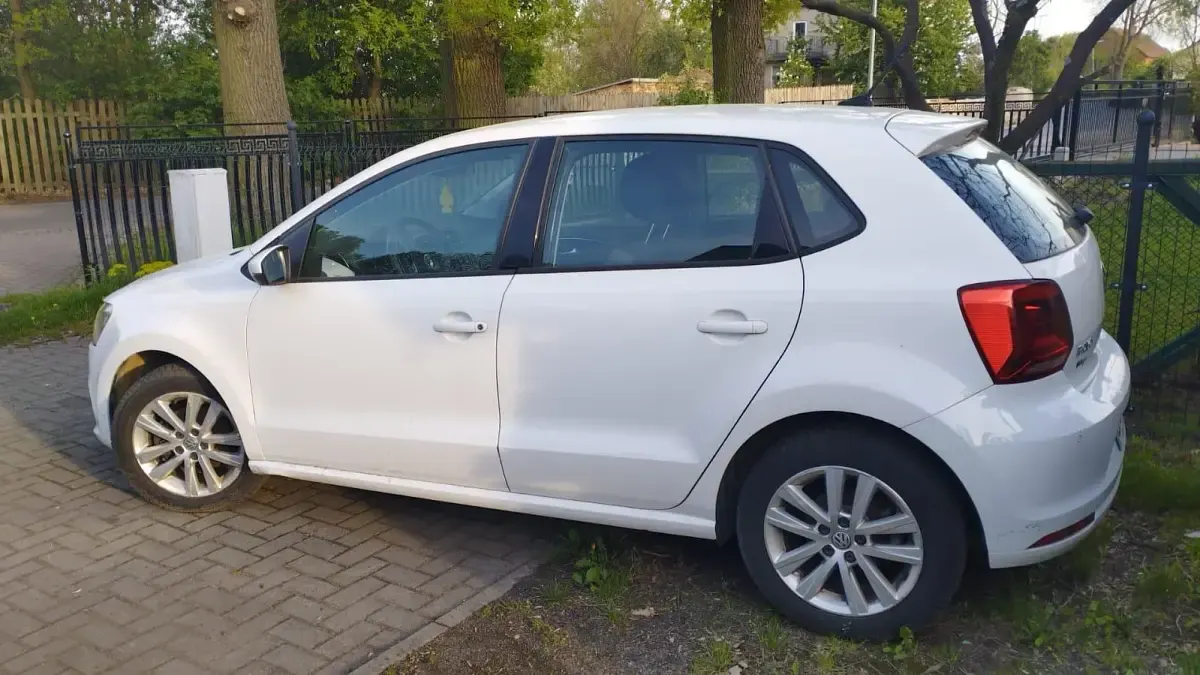 Gebraucht VW Polo 90 PS (66 kW) 2016 Weiß Kleinwagen