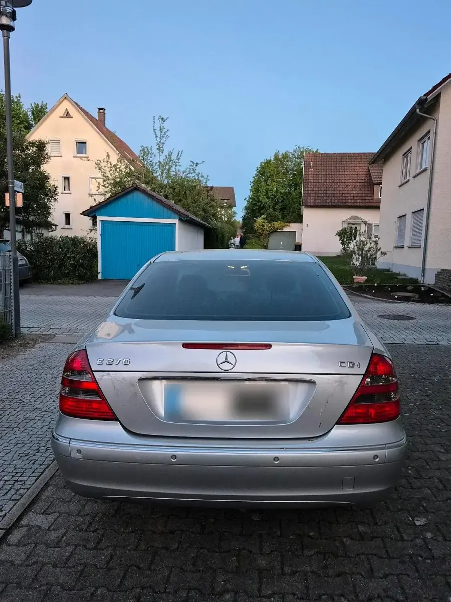 Second-hand Mercedes E270 177 CP (130 kW) 2004 Argintiu Berlinǎ