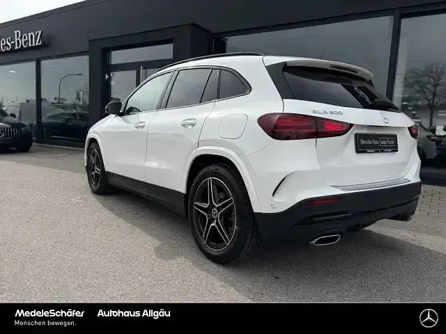 Gebraucht Mercedes GLA200 AMG 163 PS (119 kW) 2025 Weiß SUV