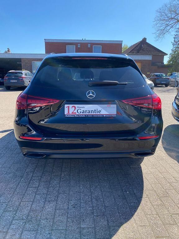 Gebraucht Mercedes C200 163 PS (119 kW) 2023 Schwarz Kombi