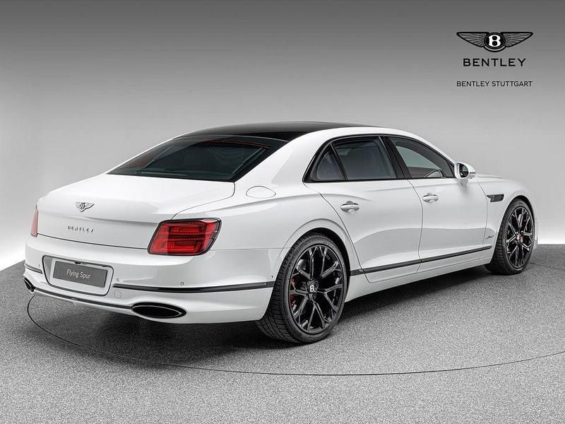 Gebraucht Bentley Flying Spur 635 PS (467 kW) 2023 Snow quartz pearlescent Limousine