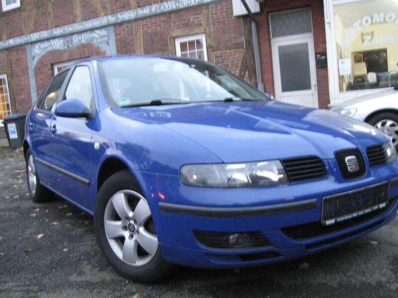 Blau Gebraucht 2003 Seat Leon Sport Limousine | 2.950 € (Etwas zu teuer) - Bild 1/4
