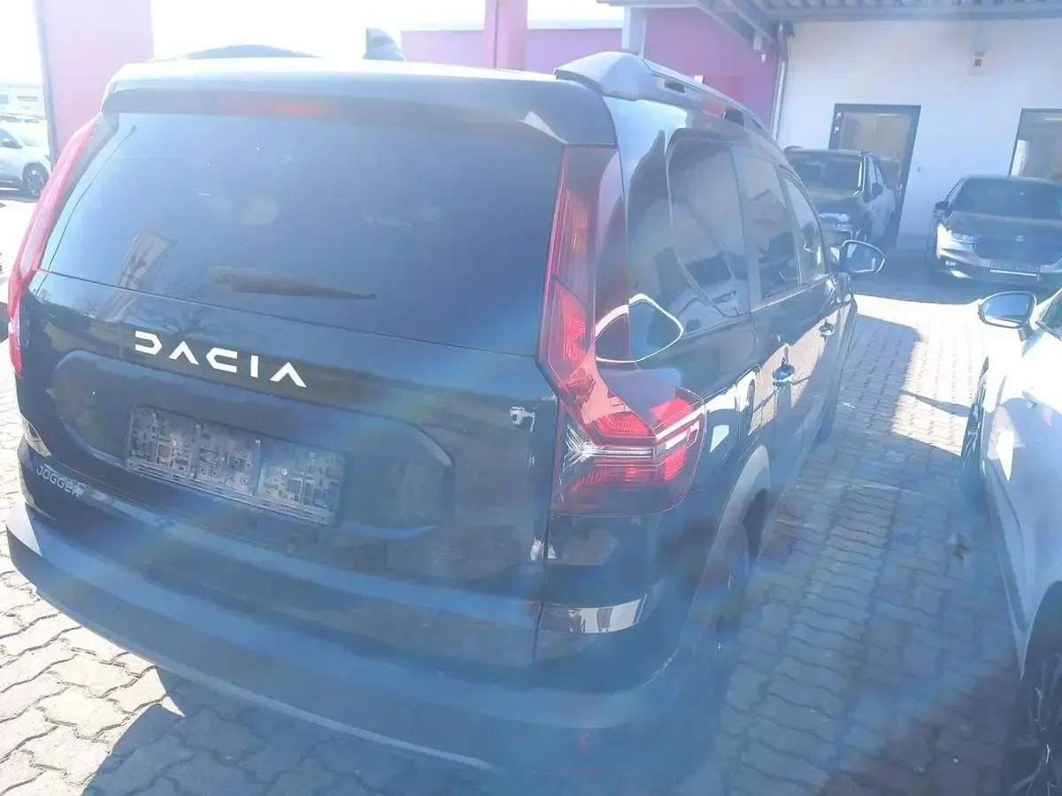 Gebraucht Dacia Jogger Extreme 110 PS (80 kW) 2023 Schwarz metallic Van / Kleinbus