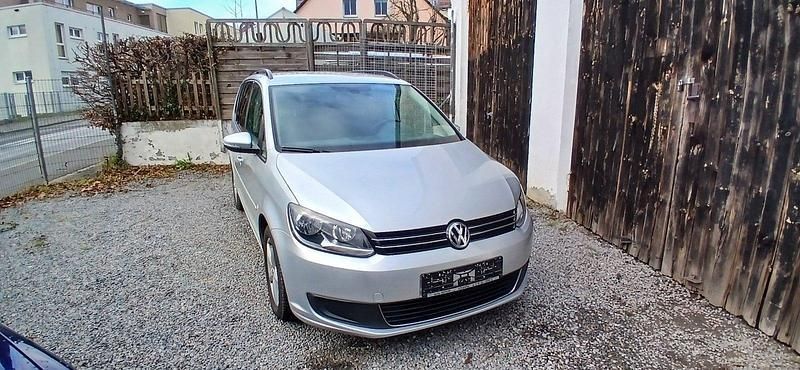 Silber Gebraucht 2014 VW Touran Van / Kleinbus | 12.950 € (Etwas zu teuer) - Bild 1/4