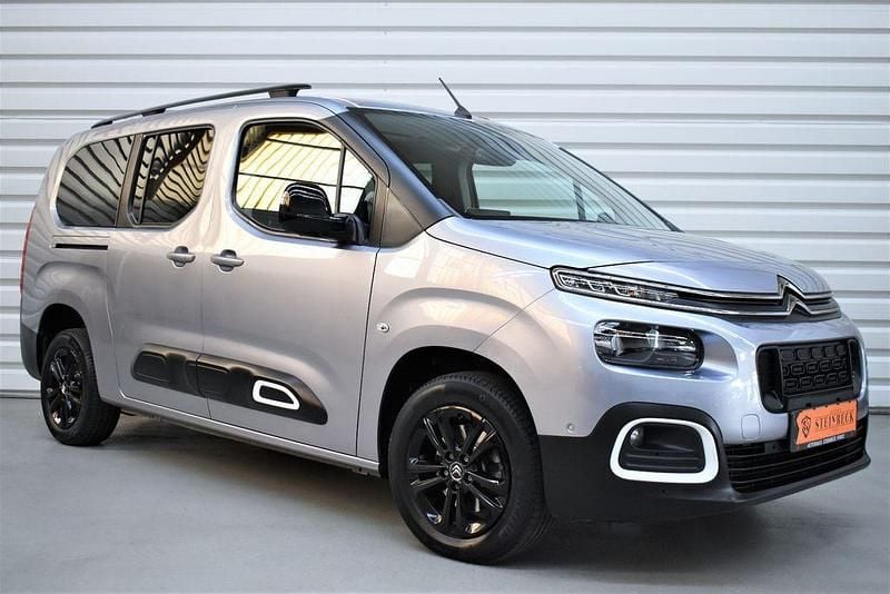 Grau Gebraucht 2023 Citroën Berlingo Shine Van / Kleinbus | 28.990 € (Teuer) - Bild 1/4