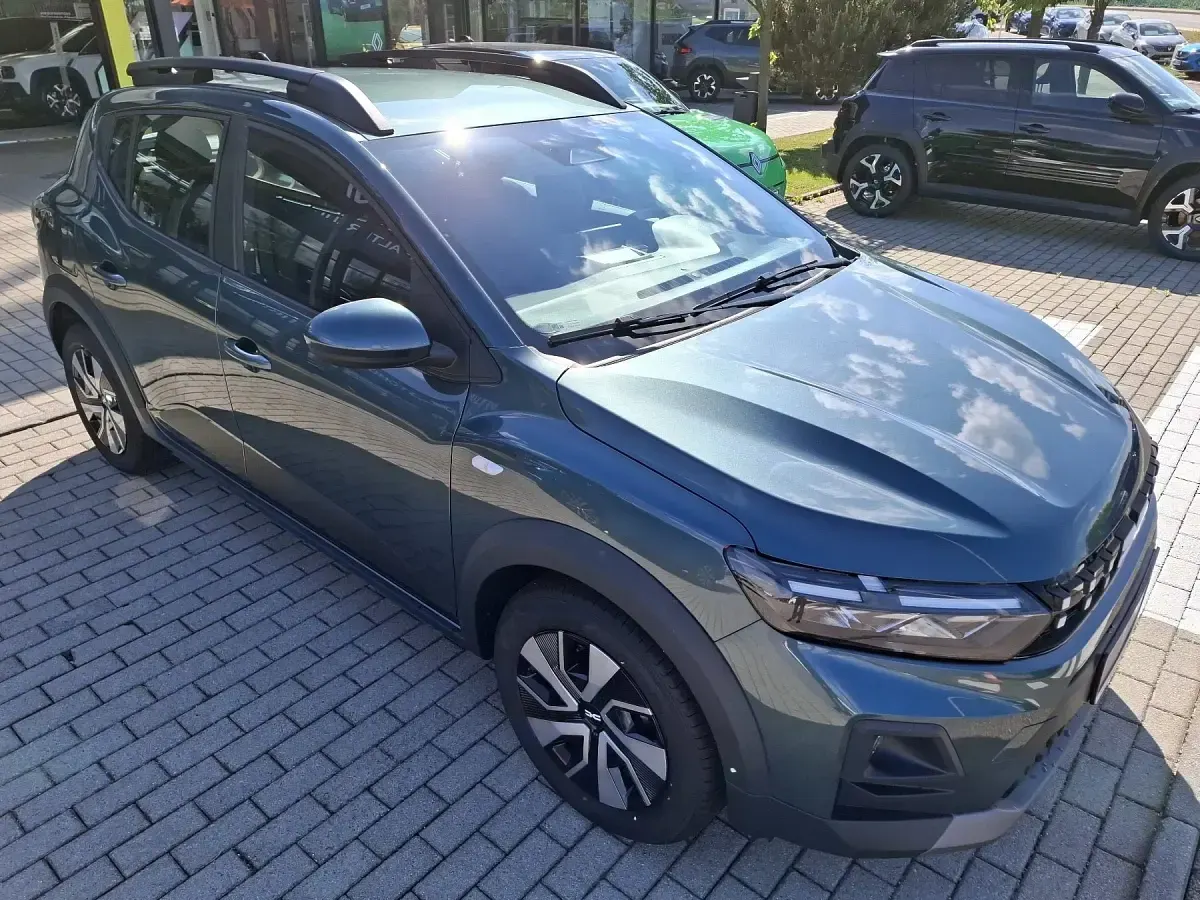 Neu Dacia Sandero Expression 110 PS (80 kW) 2026 Zedergrün Kleinwagen