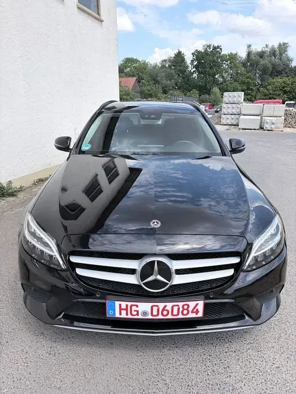 Gebraucht Mercedes C180 122 PS (89 kW) 2020 Schwarz Limousine
