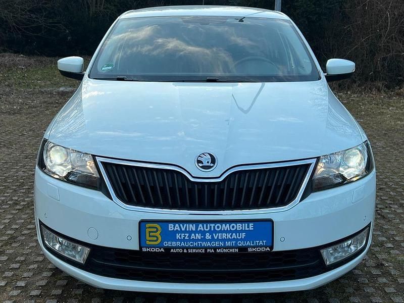 Gebraucht Skoda Rapid Joy 125 PS (91 kW) 2016 Weiß Kleinwagen