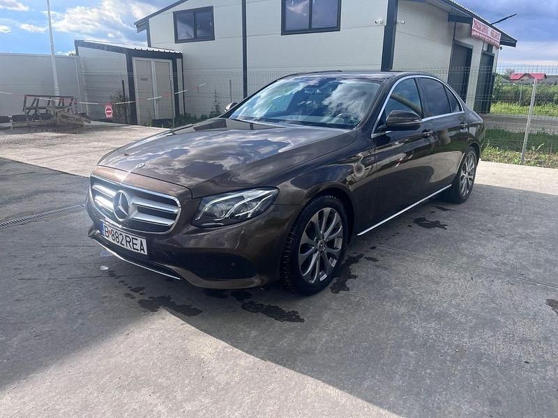 Braun Gebraucht 2018 Mercedes E200 Avantgarde Limousine | 22.500 € (Guter Preis) - Bild 1/4